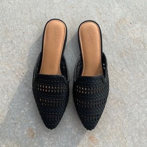 Size 8.5 UNIVERSAL THREAD Black Woven Mule Slides